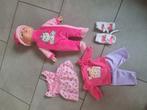 Pop met setjes kleding, Ophalen of Verzenden, Zo goed als nieuw, Babypop