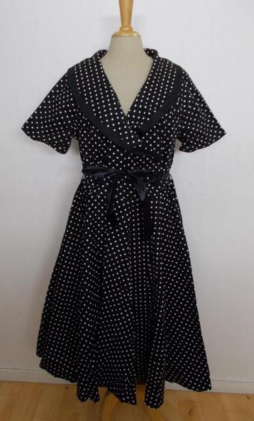 Mooie zwarte dots jurk van Hell Bunny! XXXL/3XL beschikbaar voor biedingen