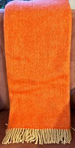 Warme handgeweven oranje plaid met visgraatmotief, Ophalen of Verzenden, Nieuw