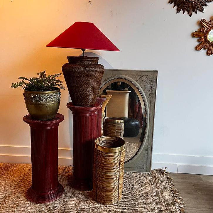 GREEN SALE 2 Bordeaux rode pencil reed rotan zuilen, Huis en Inrichting, Woonaccessoires | Zuilen en Pilaren, Zo goed als nieuw