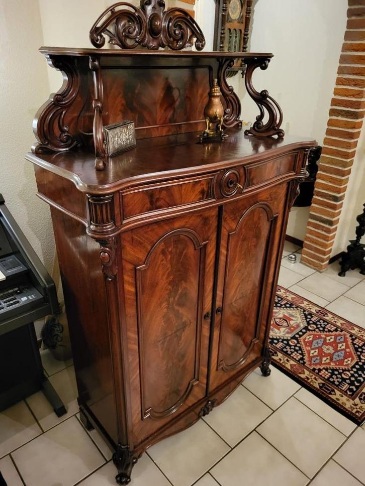 Vertigo biedemeijer, mahonie, Antiek en Kunst, Antiek | Meubels | Kasten, Ophalen of Verzenden