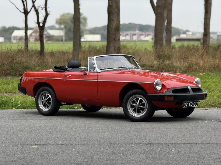 MG B 1.8 LHD Totall restoration (bj 1975), Auto's, Oldtimers, Bedrijf, Te koop, Open dak, MG, Benzine, Cabriolet, Handgeschakeld