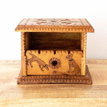 Houten Voetenstoof Met Een Honden Design, 1950-1960 Vintage beschikbaar voor biedingen