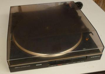 Volautomatische platenspeler    PHILIPS FP-365 beschikbaar voor biedingen