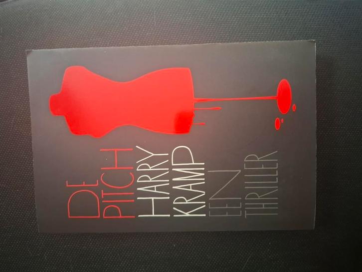 Harry Kramp - De Pitch, Boeken, Thrillers, Zo goed als nieuw, Nederland, Ophalen of Verzenden