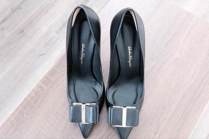 Ferragamo black heels, Kleding | Dames, Schoenen, Zo goed als nieuw, Pumps, Zwart, Ophalen of Verzenden
