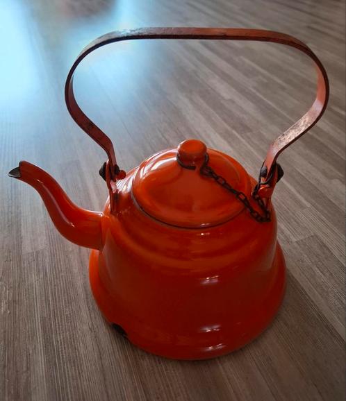 Mooi oranje emaille theepotje, Antiek en Kunst, Antiek | Emaille, Ophalen of Verzenden
