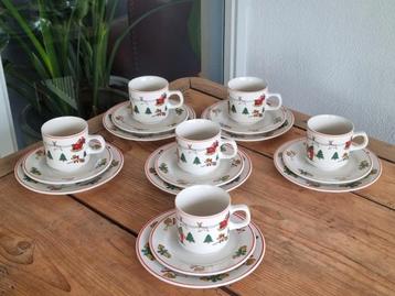 Vintage kerstservies setje van 6 mokken en ontbijtborden

 beschikbaar voor biedingen