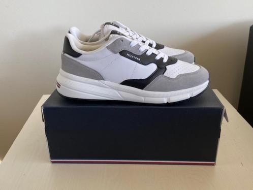 Nieuwe schoenen van Tommy Hilfiger wit maat 43, Kleding | Heren, Schoenen, Nieuw, Sneakers of Gympen, Wit, Ophalen of Verzenden