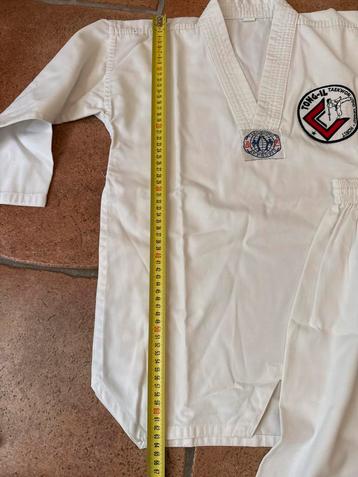 Taekwondo Pak met Beschermers - Maat S beschikbaar voor biedingen