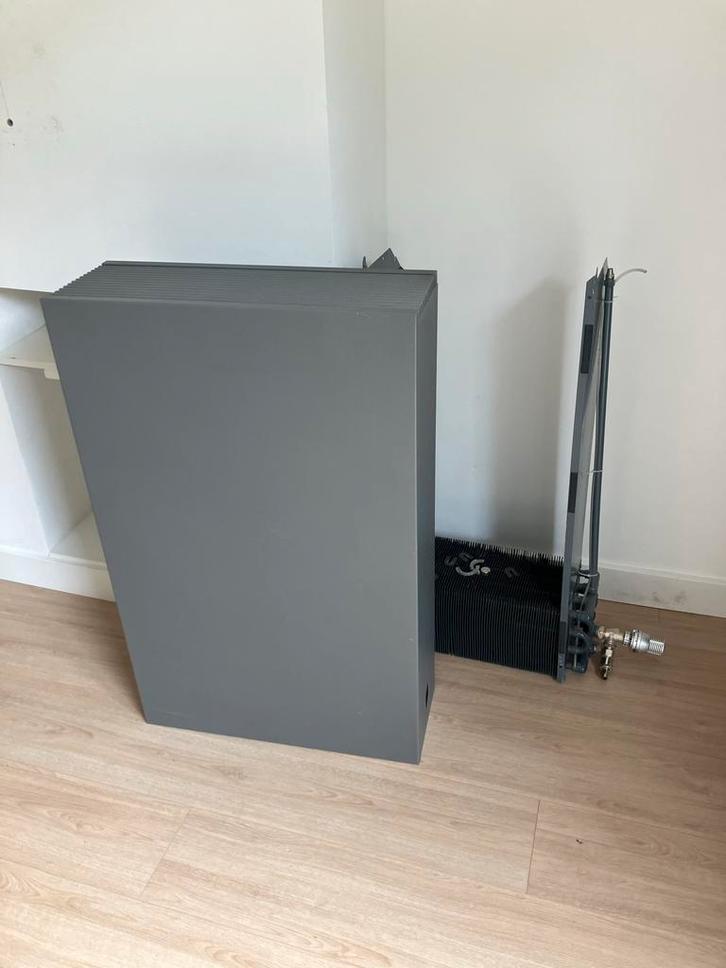 2x Jaga Strada Convectorradiator 95 hoog, 60/80 breed. Grijs, Doe-het-zelf en Verbouw, Verwarming en Radiatoren, Zo goed als nieuw