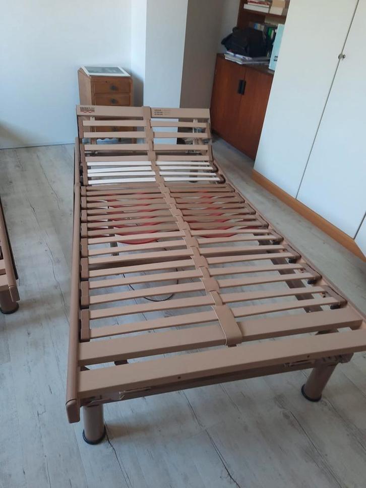 SWISSFLEX 2 stuks
elektrisch verstelbaar 90200 cm, Huis en Inrichting, Slaapkamer | Bedden, Gebruikt, Eenpersoons, 90 cm, 200 cm