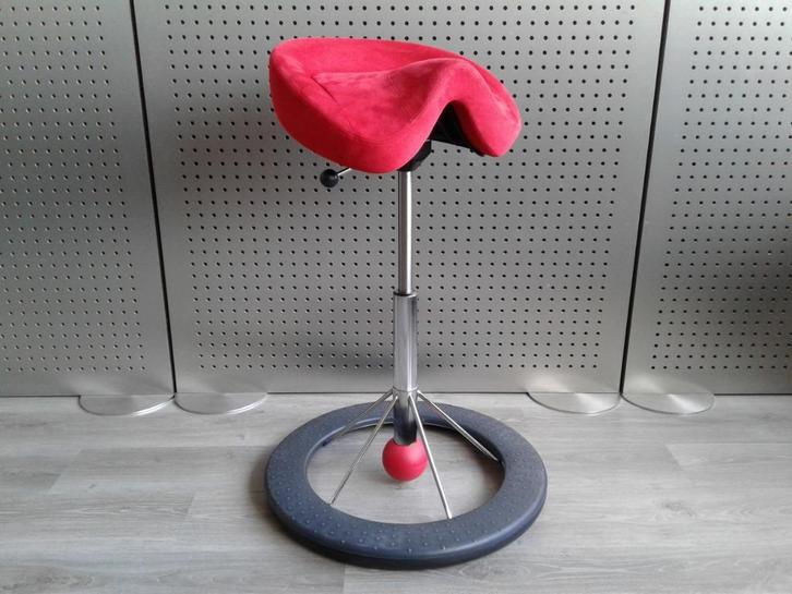 Back App Ergonomische kruk (Rood), Heel Mooi!, Huis en Inrichting, Bureaustoelen, Zo goed als nieuw, Bureaukruk, Rood, Ergonomisch