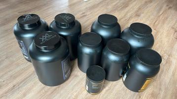Gratis! Lege zwarte poeder potten hard plastic. beschikbaar voor biedingen