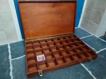 Bijzonder grote 40-vaks theedoos! (57L x 36B x 7,5H) beschikbaar voor biedingen
