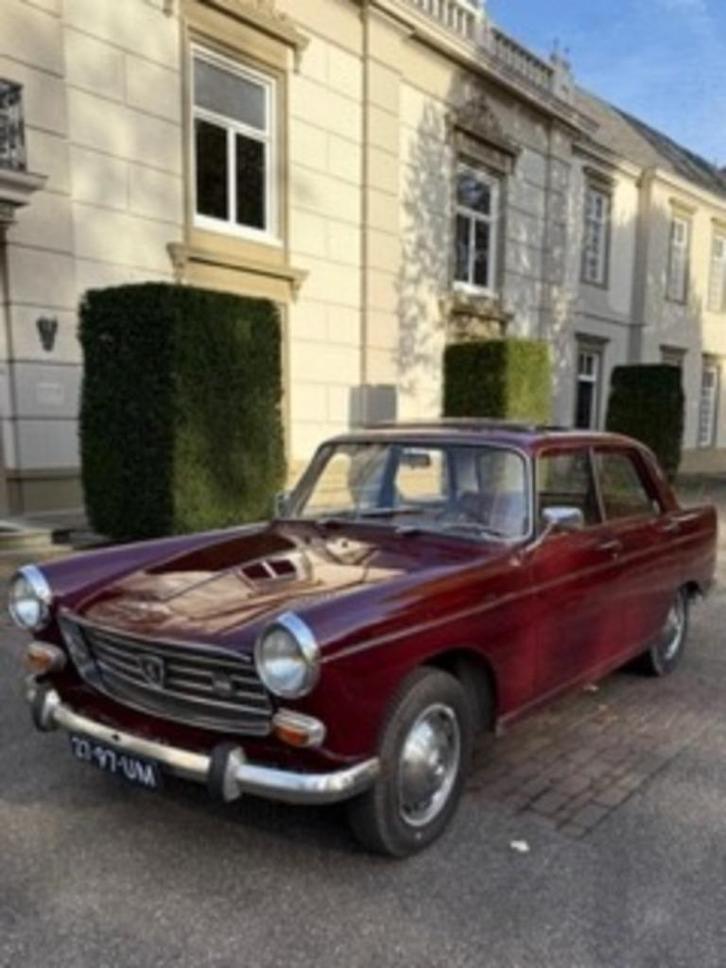 Peugeot 404 1.6 1972 Bordeauxrood, Auto's, Peugeot, Particulier, Overige modellen, Open dak, Benzine, Sedan, Handgeschakeld, Origineel Nederlands