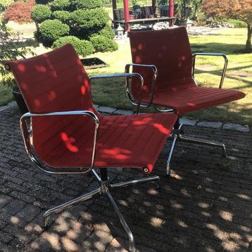 2 Vitra Eames Aluminium stoel EA 107 EA107 chroom rood beschikbaar voor biedingen