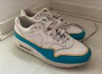 Nike AirMax, Ophalen of Verzenden, Zo goed als nieuw, Sneakers of Gympen