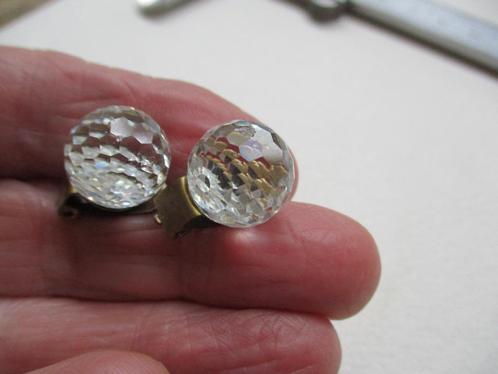 Jaren '70 klem oorbellen bol geslepen glas, Sieraden, Tassen en Uiterlijk, Oorbellen, Zo goed als nieuw, Overige materialen, Overige kleuren