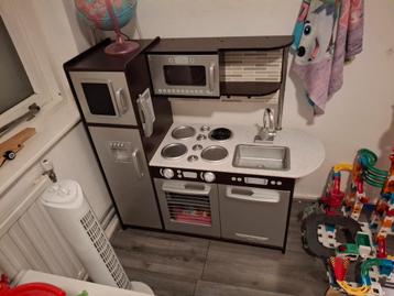 Speelgoed keuken beschikbaar voor biedingen