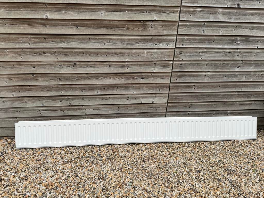 Radiator - 2,30m breed, 30cm hoog, Doe-het-zelf en Verbouw, Verwarming en Radiatoren, Ophalen, 30 tot 80 cm, Gebruikt, Radiator