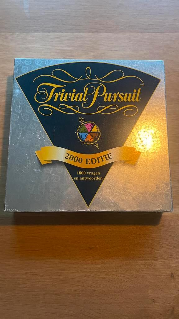 Trivial Pursuit - 2000 editie - compleet, Hobby en Vrije tijd, Gezelschapsspellen | Bordspellen, Gebruikt, Ophalen of Verzenden