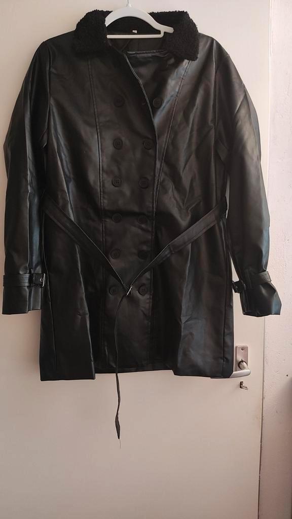 Pu trenchcoat nieuw, Kleding | Dames, Overige Dameskleding, Nieuw, Ophalen of Verzenden