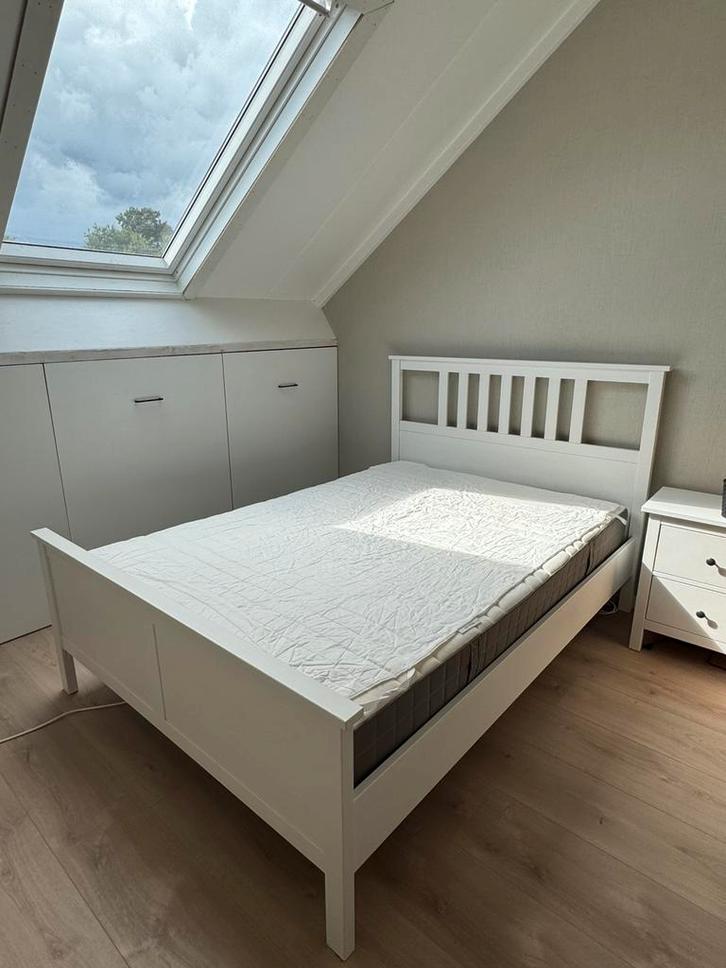 Ikea Hemnes bed met of zonder matras 140x200, Huis en Inrichting, Slaapkamer | Bedden, Zo goed als nieuw, Tweepersoons, 140 cm