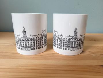 Twee De Bijenkorf Mokken beschikbaar voor biedingen