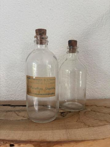 Set van 2 vintage glazen apothekersflessen met kurk beschikbaar voor biedingen