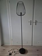 Staande zwarte industriele lamp, Huis en Inrichting, Ophalen, Zo goed als nieuw