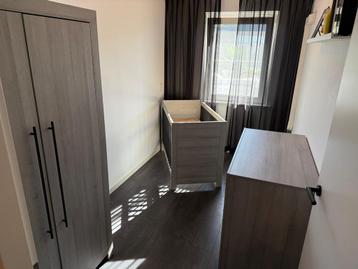Complete babykamer - Kast, commode en bedje beschikbaar voor biedingen