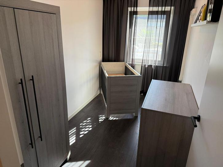 Complete babykamer - Kast, commode en bedje, Kinderen en Baby's, Kinderkamer | Commodes en Kasten, Zo goed als nieuw, Commode