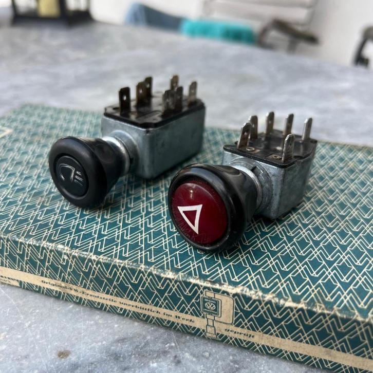 VW Kever 1967 Alleen lichtschakelaar alarmlichtschakelaar, Auto diversen, Auto-accessoires, Gebruikt, Ophalen of Verzenden