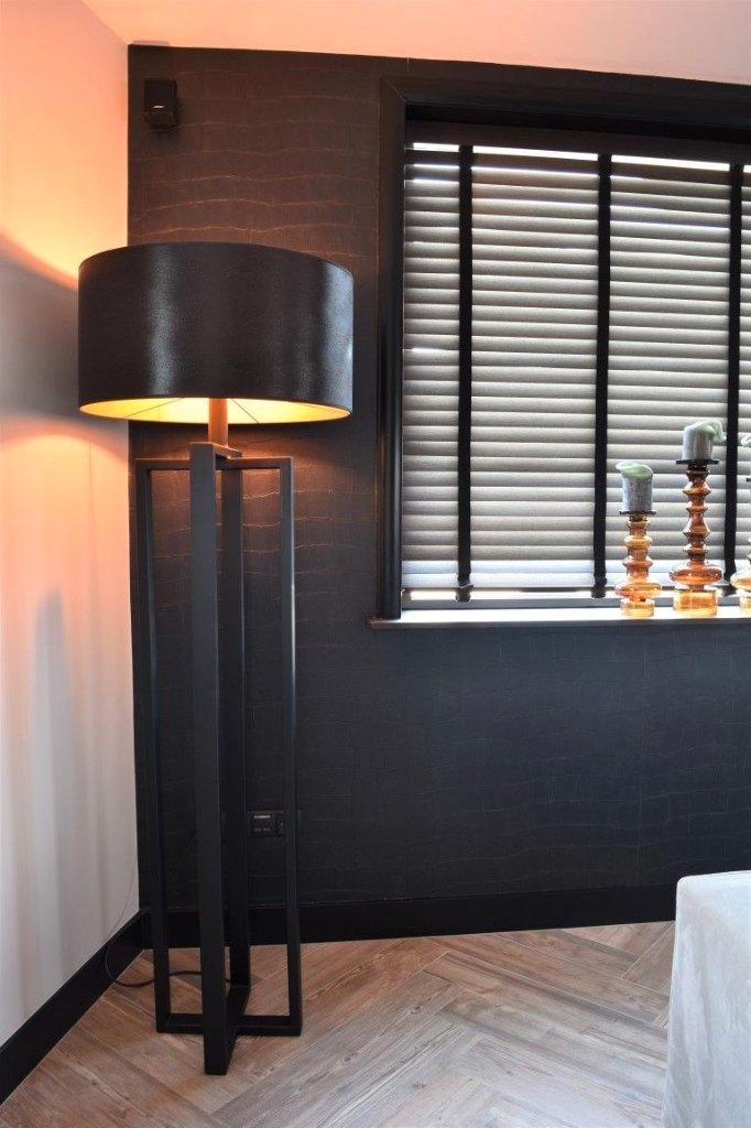 Diga Colmore Vloerlamp 41x41x143 cm mat zwart Hotel Chique, Huis en Inrichting, Lampen | Vloerlampen, Nieuw, 100 tot 150 cm, Metaal