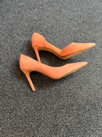 Mooie zalm peach kleur hoge hak schoenen maat 37 als nieuw beschikbaar voor biedingen