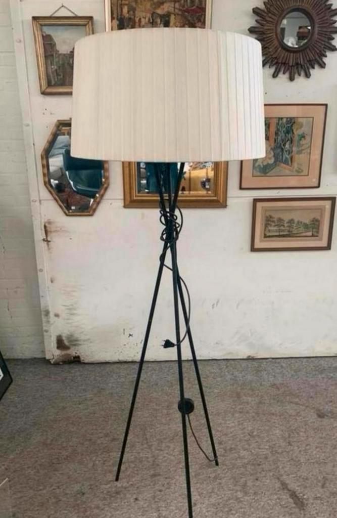 Lamp mooie moderne drie Poots vloerlamp., Huis en Inrichting, Lampen | Vloerlampen, Ophalen of Verzenden