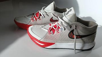 Nike Kyrie Flytrap 6 basketbalschoen US12 UK11 EU46 beschikbaar voor biedingen