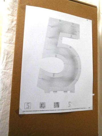 Feest 5 jaar. Witte ballonnen standaard 5 jaar Nieuw om ball beschikbaar voor biedingen