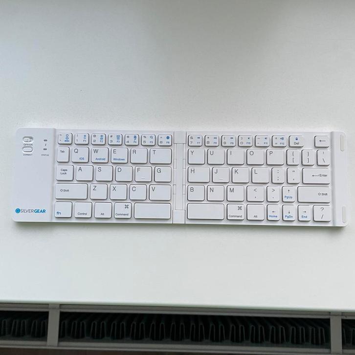 Draadloos Toetsenbord - Compact- Silvergear, Computers en Software, Toetsenborden, Zo goed als nieuw, Qwerty, Draadloos, Opvouwbaar