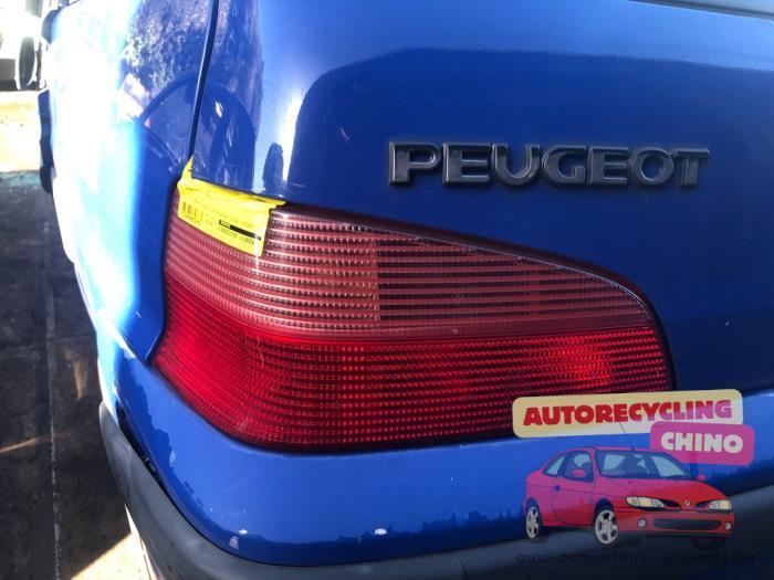 Achterlicht links van een Peugeot 106, Auto-onderdelen, Verlichting, Peugeot, Gebruikt, 3 maanden garantie, Ophalen