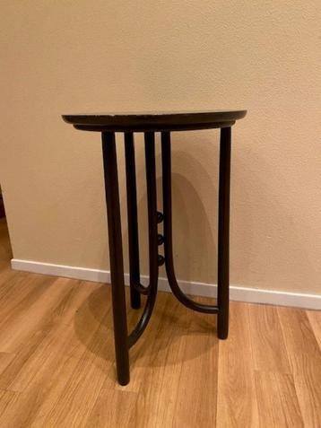 Thonet tafeltje beschikbaar voor biedingen