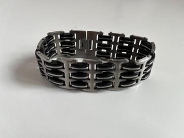 Mooie armband: stainless steel met rubber beschikbaar voor biedingen