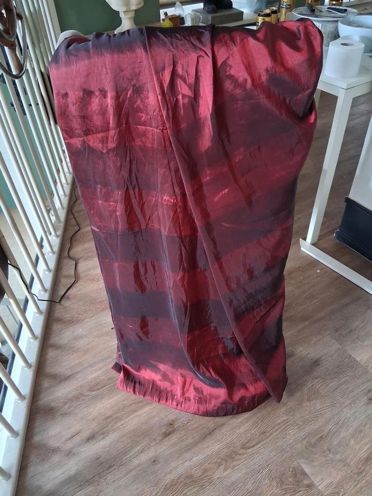 Glanzende Rode Gordijnstof - 9m x 79cm, Huis en Inrichting, Stoffering | Gordijnen en Lamellen, Gebruikt, Minder dan 100 cm, 50 tot 100 cm