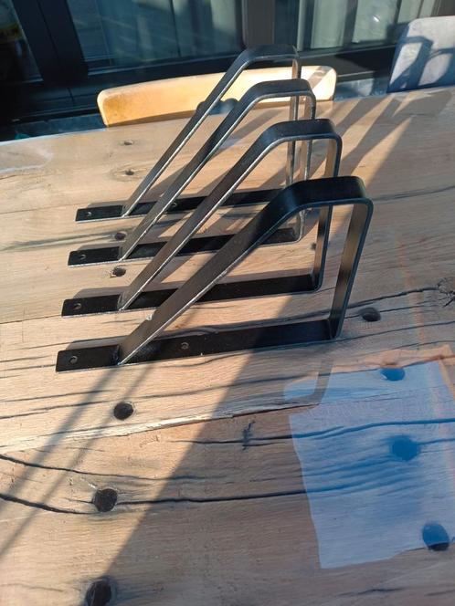 Industriële plankdragers zwart staal (4stuks), Huis en Inrichting, Woonaccessoires | Wandplanken en Boekenplanken, Zo goed als nieuw