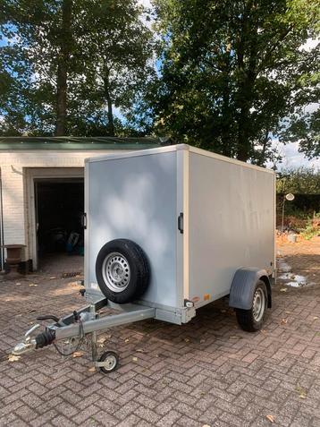 Gesloten aanhanger - Weinig gebruikt beschikbaar voor biedingen
