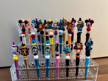 26 disney pennen inclusief display en verzendkosten beschikbaar voor biedingen
