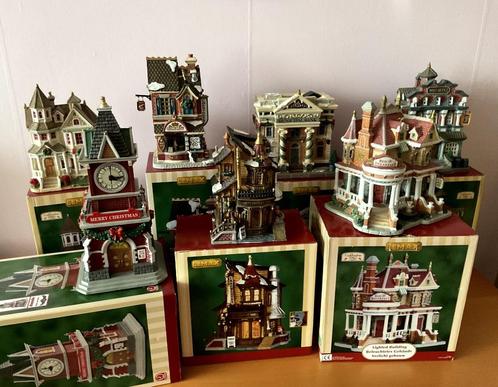 Mooie set van zeven Lemax huisjes in hele goede staat., Diversen, Kerst, Zo goed als nieuw, Ophalen