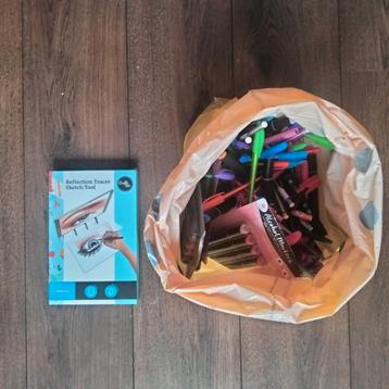 Tekenset: Tracer, pennen & stiften beschikbaar voor biedingen