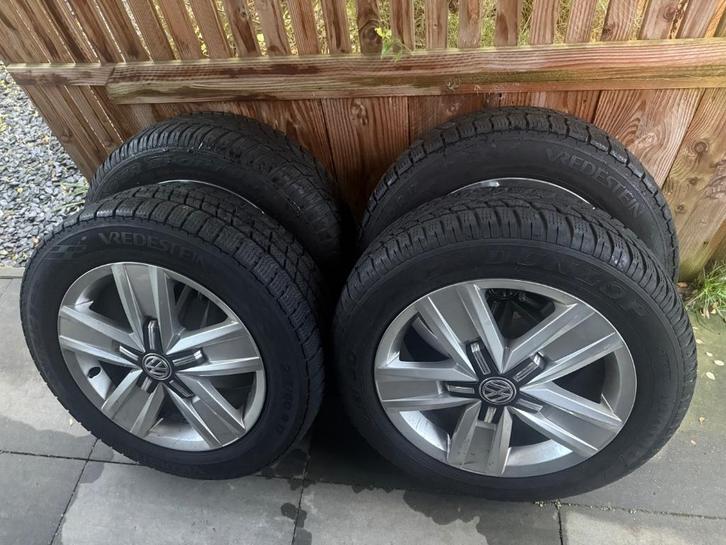 VW transporter t5 t6 devonport 17 inch met winterbanden, Auto-onderdelen, Banden en Velgen, Banden en Velgen, Winterbanden, 17 inch